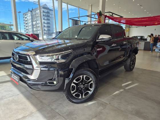 TOYOTA HILUX 2.8 D-4D TURBO DIESEL CD SRX 4X4 AUTOMÁTICO TOYOTA HILUX 2.8 D-4D TURBO DIESEL CD SRX 4X4 AUTOMÁTICO